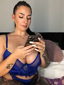 Mia-Bremer live sex cam