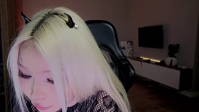 RileyMee's cam snapshot