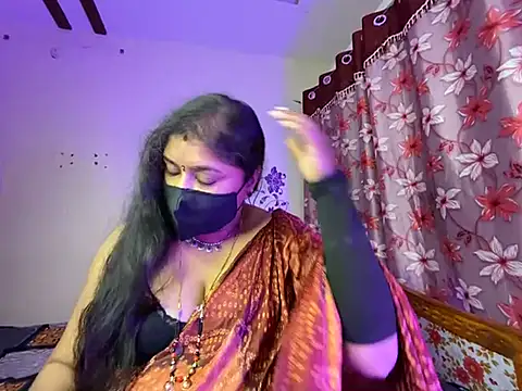 LouleyRanii live sex cam