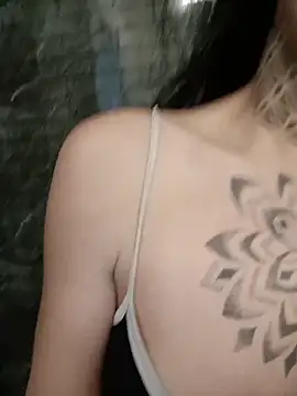 Porcellina181 live sex cam