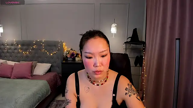 ElinaMotion live sex cam