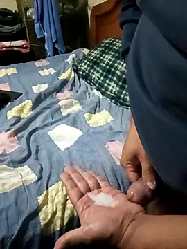 MaduritoEC live sex cam