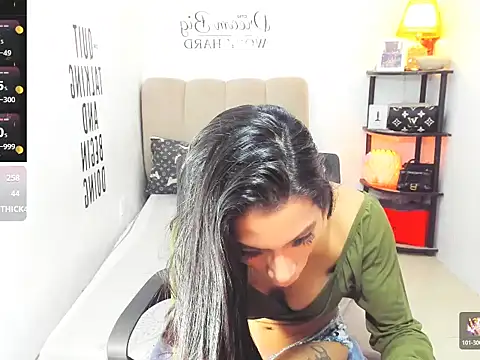 Trixie_Mattel21 live sex cam