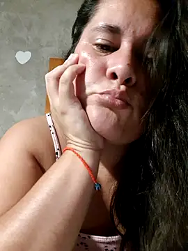 Clara_Arg live sex cam