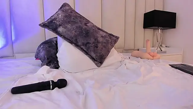 ChannelFox__'s cam snapshot