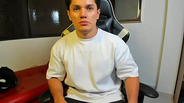 julian_wallace live sex cam