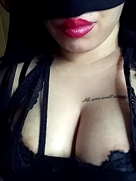 Zouzou_sexy's cam snapshot