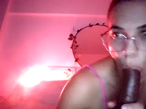 Luna-HotLatina's cam snapshot