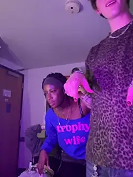 CookiesNcreaming live sex cam