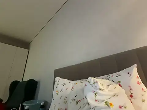 GoldenSexySky's cam snapshot