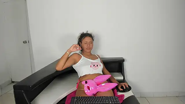 tayrana_banks's cam snapshot