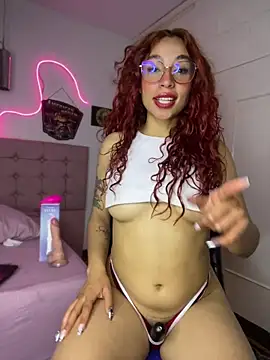 PrettyChloe_'s cam snapshot