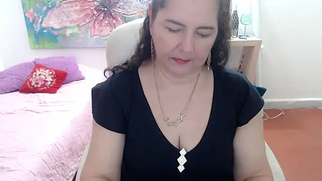 leonela_69's cam snapshot