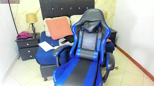 helena_copper_'s cam snapshot