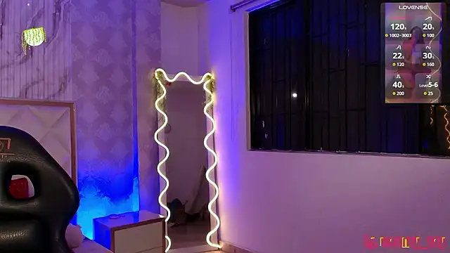 Naomy_tay1 live sex cam