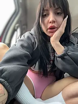 JulliaVegas live sex cam