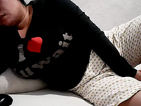 HornyPussie69's cam snapshot