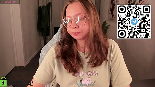 Nuura_Moore's cam snapshot