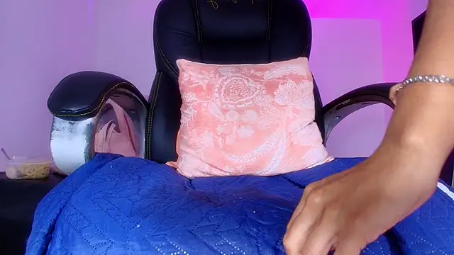 naomi_kyse live sex cam