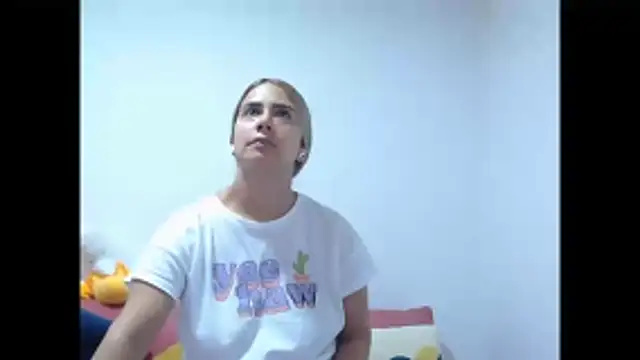 Lunazina's cam snapshot