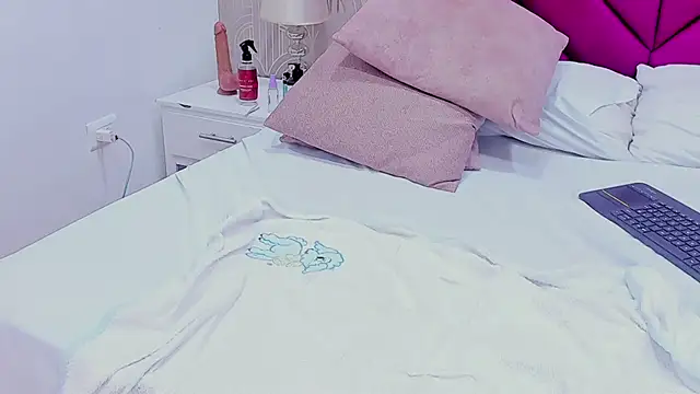 emma_cook_'s cam snapshot