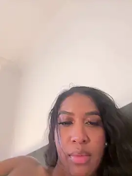 IamCrystal2 live sex cam