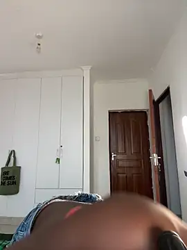 petiteebony_81 live sex cam