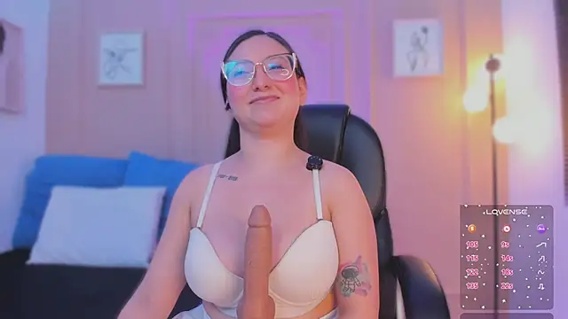 lucy_neil's cam snapshot