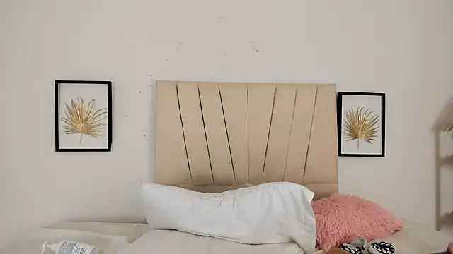 Nina_keller_'s cam snapshot