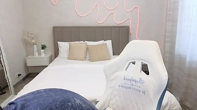 MoonlinSkinn live sex cam