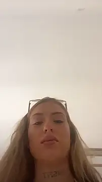 Stassiebaby1 live sex cam