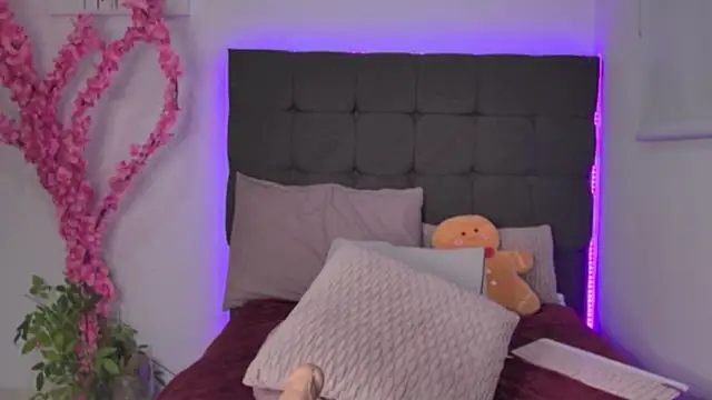 AmandaBrooks_18's cam snapshot