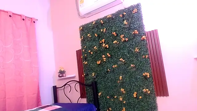 evaleribigtits18 live sex cam