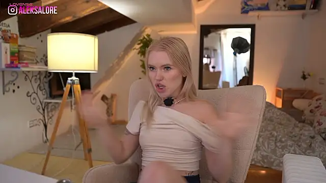 LexieLoree live sex cam