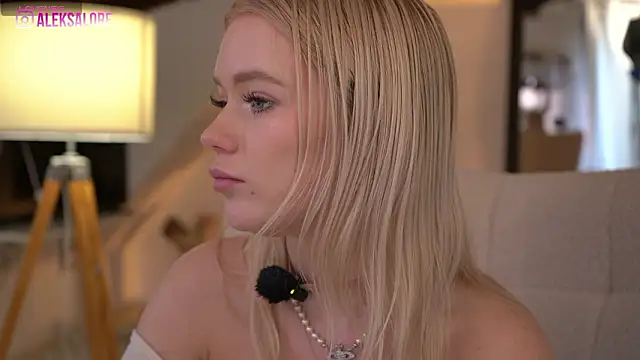 LexieLoree live sex cam