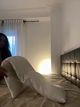 IamCrystal2 live sex cam