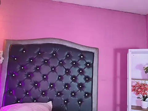 AlexiaHearts live sex cam