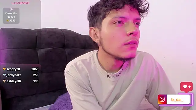 MidNightTouch-21's cam snapshot