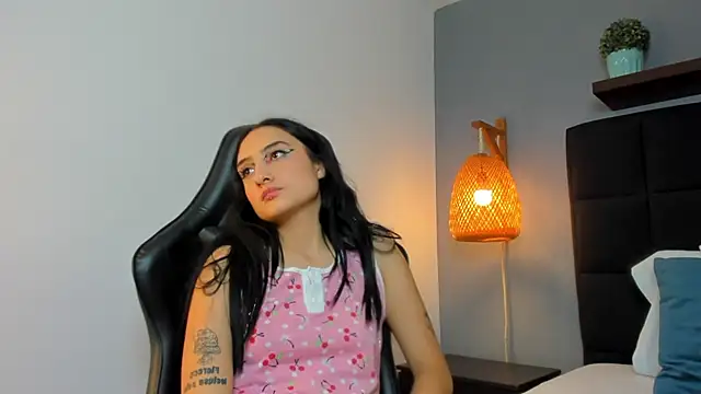 emma_hiltonn_'s cam snapshot