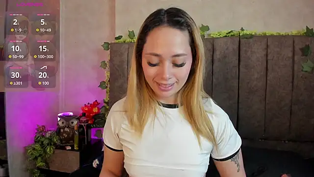 LanaMills_'s cam snapshot