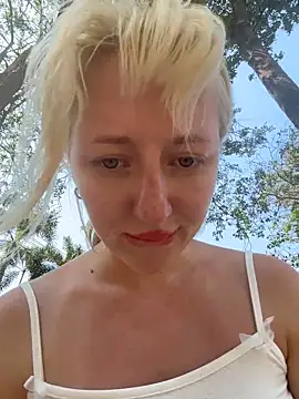 RonnieKiss live sex cam