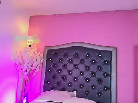 AlexiaHearts live sex cam