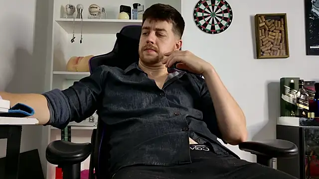 aaronlegend_'s cam snapshot