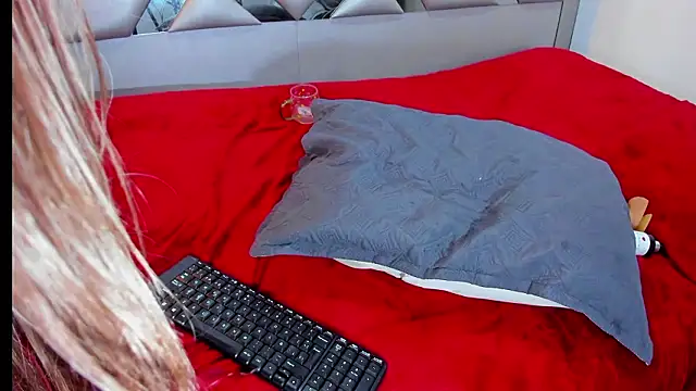 Nahomi-Hill live sex cam