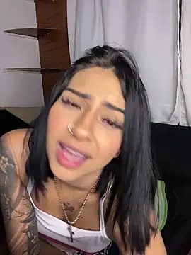 Hilary_pinkk's cam snapshot