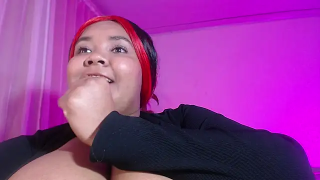 Evelyn_A's cam snapshot