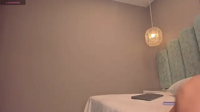 ninacrave_'s cam snapshot