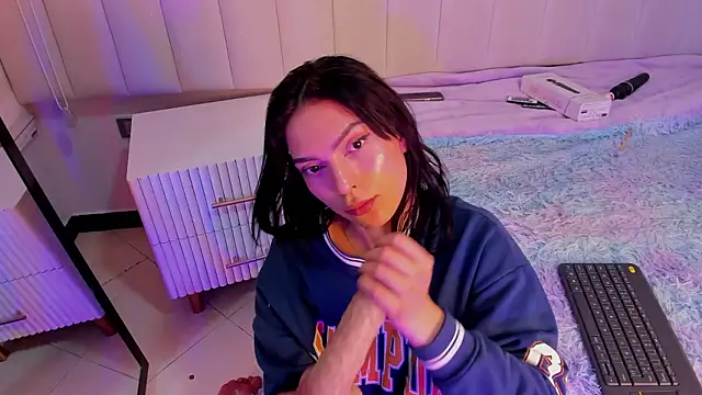 alice_lodge's cam snapshot