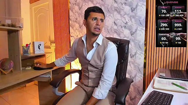 Hideintheoffice's cam snapshot