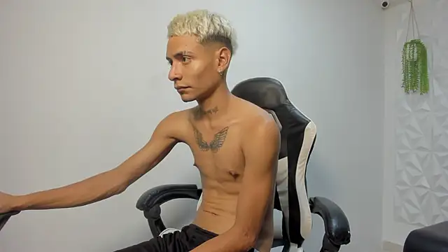 lunay_bigcock420's cam snapshot